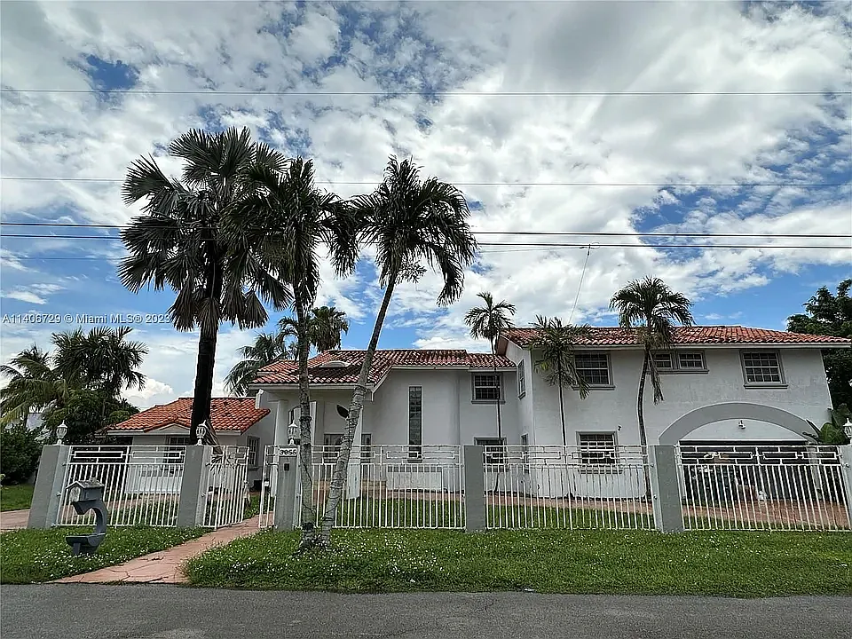 12 bed, 15000 sqft, $950 — Photo 1