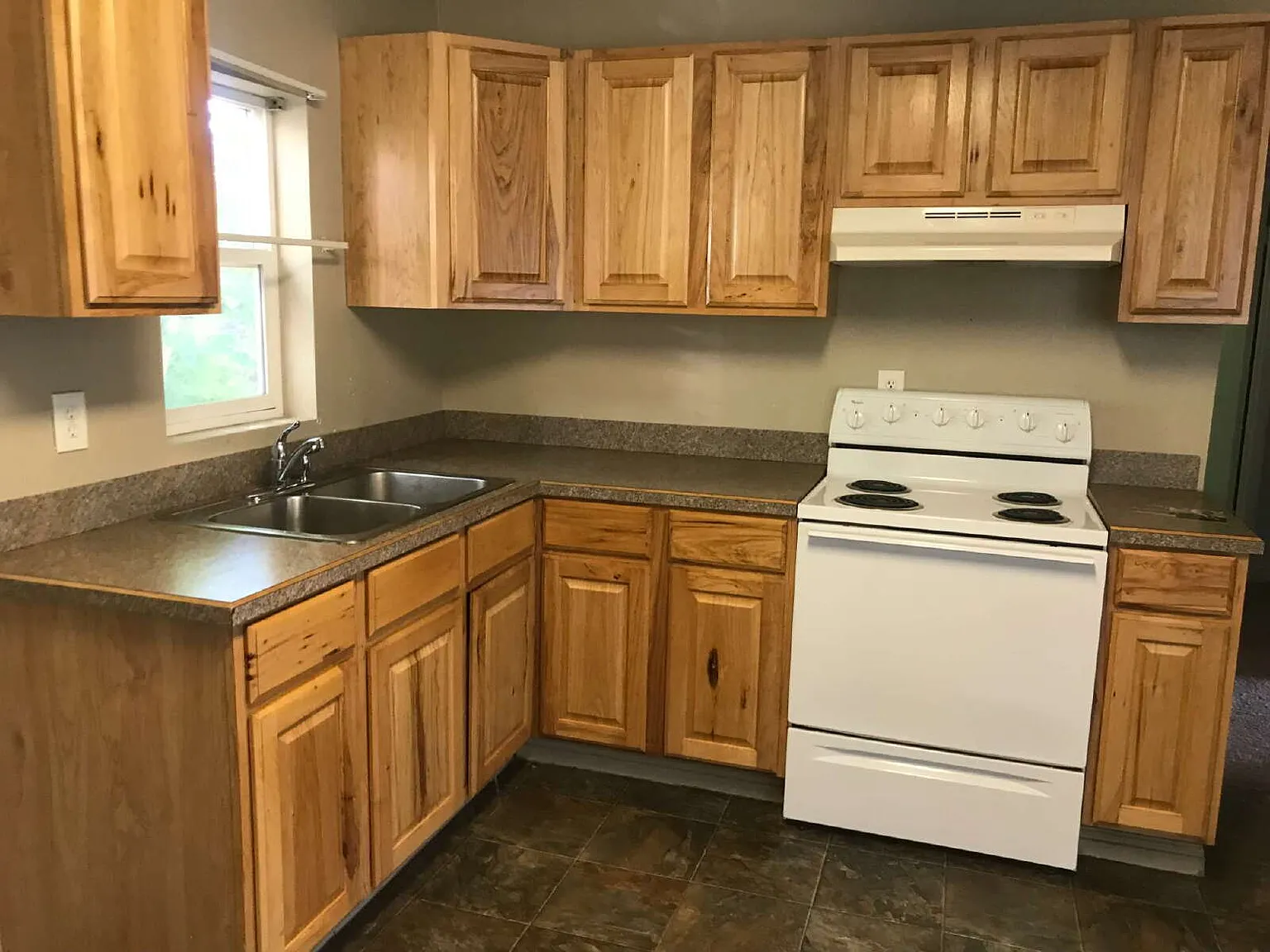 2 bed, 1.0 bath, 700 sqft, $1,150 — Photo 2
