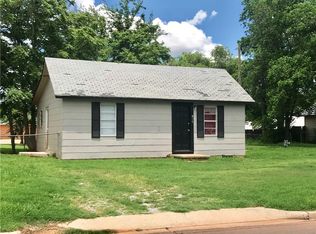 817 W 7th St, Elk City, OK 73644