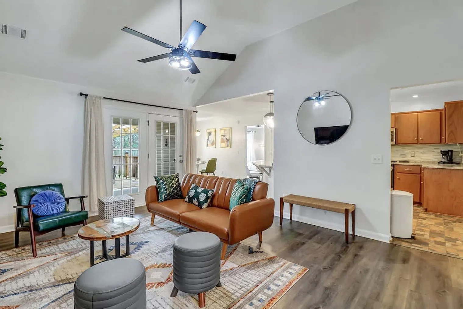 4 bed, 2.0 bath, 1646 sqft, $3,846 — Photo 2