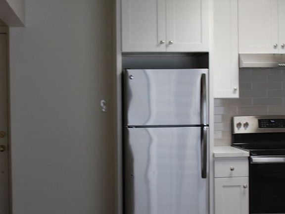 3rd image of 424 Richmond Dr #10