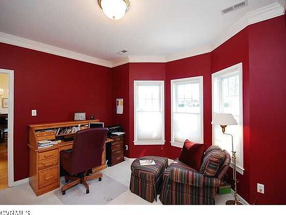 4th image of 430 Carpenter Dr