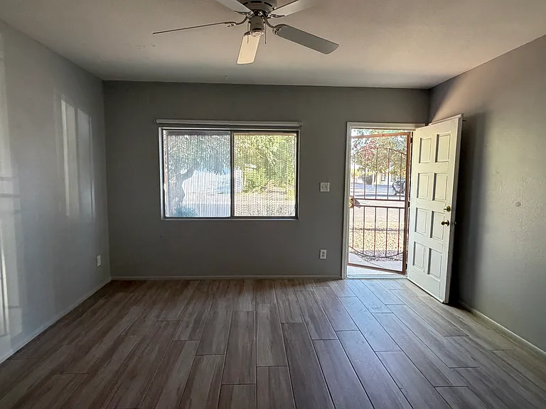 11216 W Nevada Ave — Photo 2