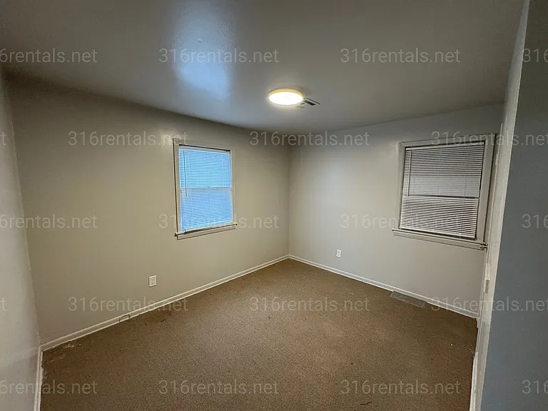 2437 N Estelle Ave — Photo 7