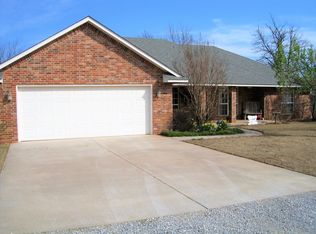 965 Honeysuckle Dr, Tuttle, OK 73089