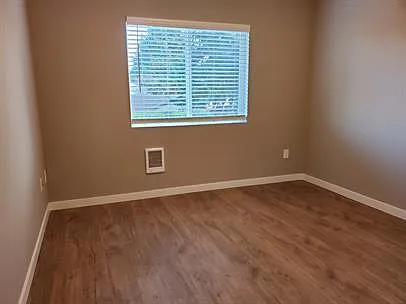 1129 Willow St SE #A — Photo 16