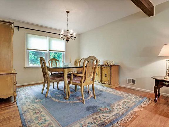 5th image of 100 Shadowbrook Dr