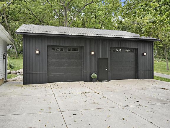 4th image of 2257 Dyreson Road
