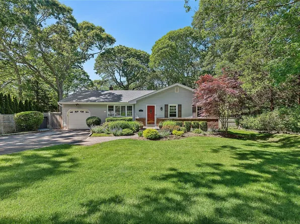 1 The Crescent, Hampton Bays, NY 11946