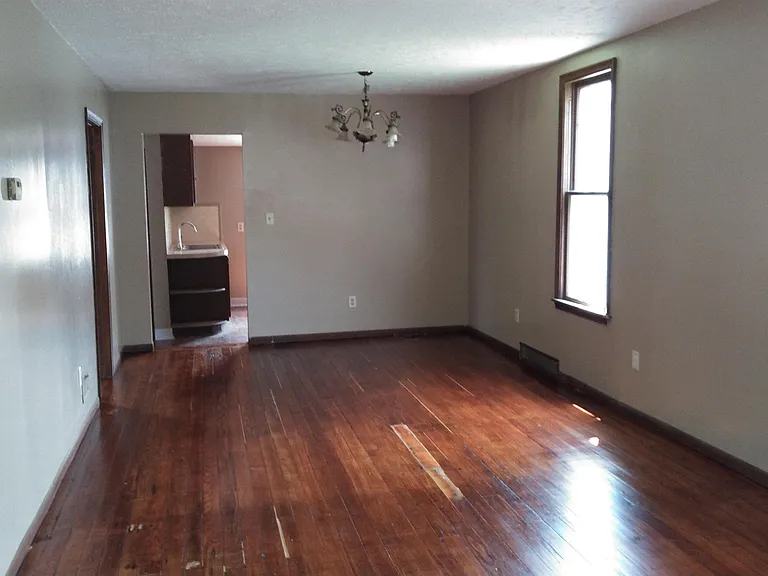 2048 N D St — Photo 3