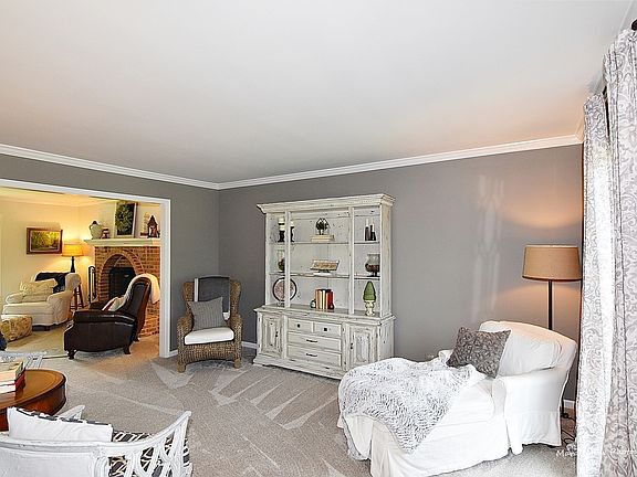 5th image of 43W349 Beaver Ln