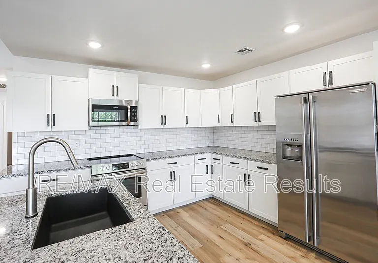 2901 SW 8th St — Photo 9