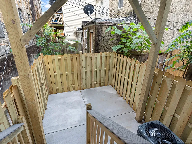 Ground Level Outdoor Backyard Space (1)