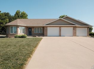 426 14th St SE, Sioux Center, IA 51250