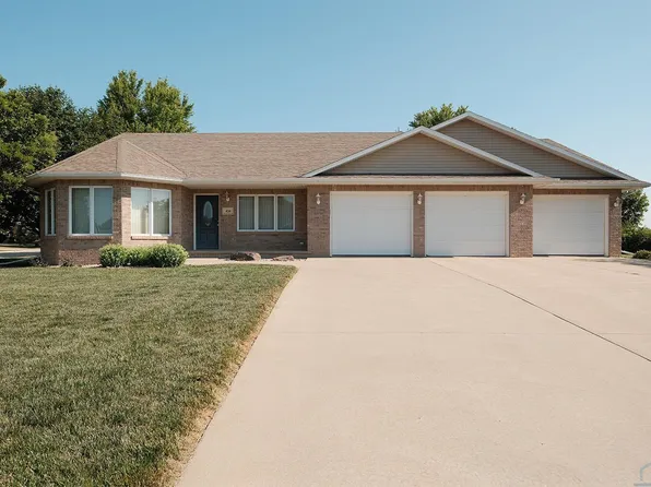 426 14th St SE, Sioux Center, IA 51250