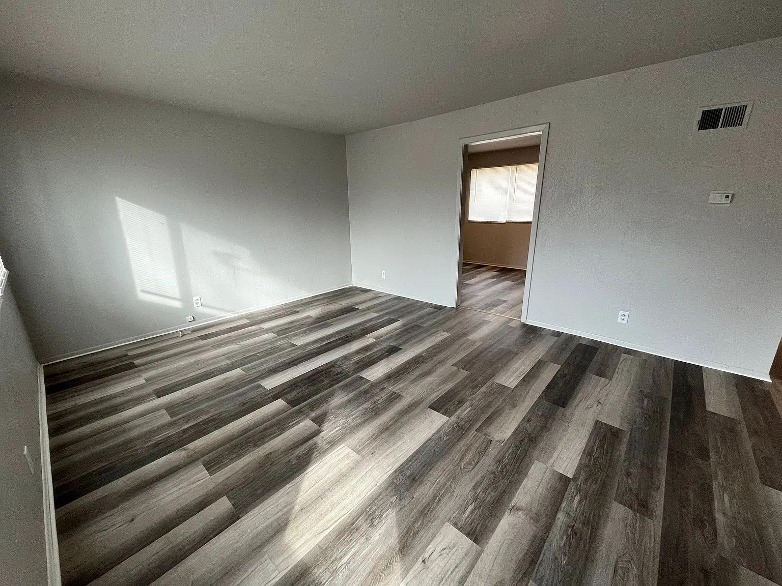 2 bed, 1.0 bath, 750 sqft, $800 — Photo 2