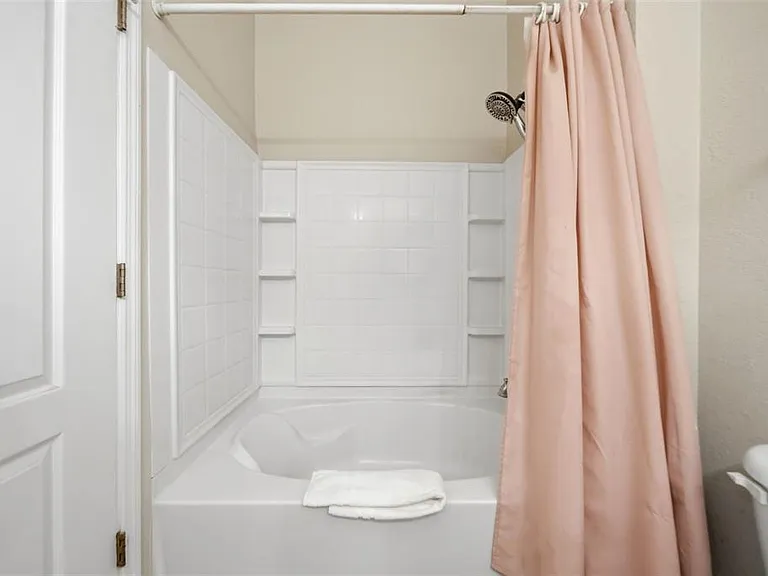 2402 Caravelle Cir — Photo 11