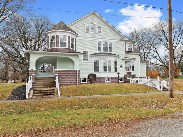 300 E Sycamore St, Kinmundy, IL 62854