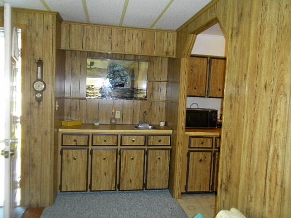 Wet Bar Area