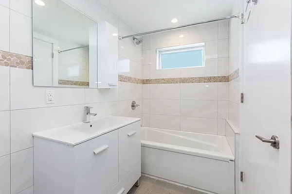 Rented by MNS | media 18