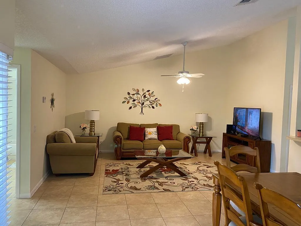2 bed, 2.0 bath, 1220 sqft, $4,600 — Photo 4