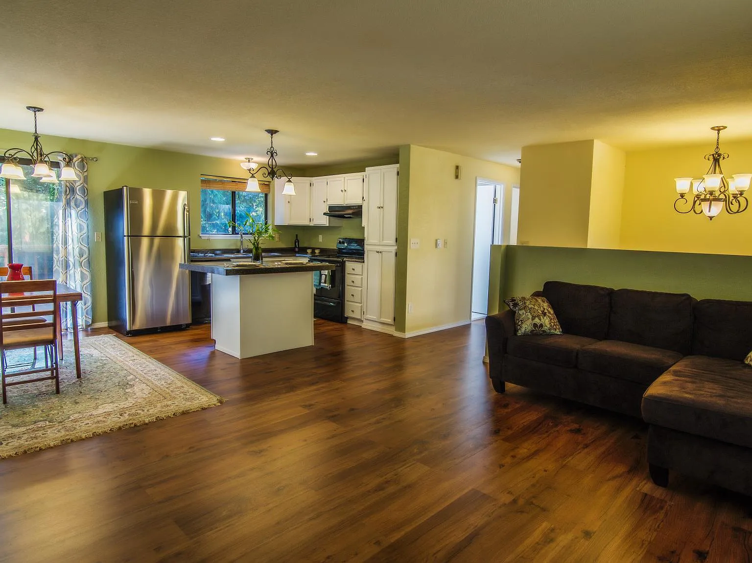 3 bed, 2220 sqft, $2,800 — Photo 2