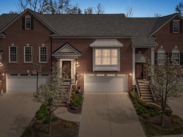871 Sandalwood Dr, Troy, MI 48085