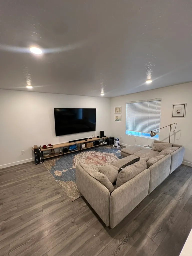 4 bed, 2.5 bath, 2200 sqft, $2,400 — Photo 4
