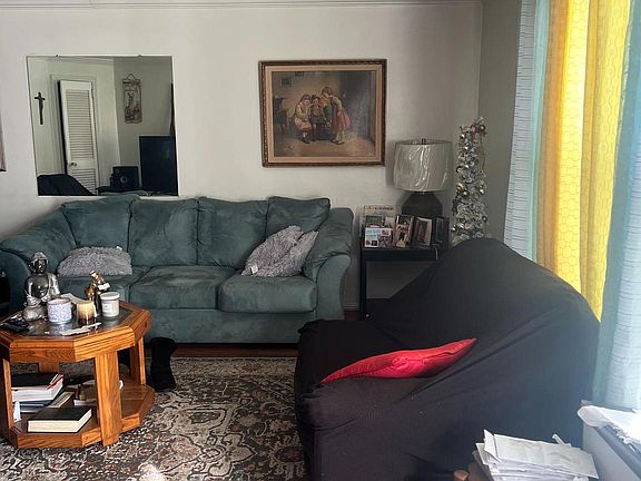 3rd image of 635 Rosalie St