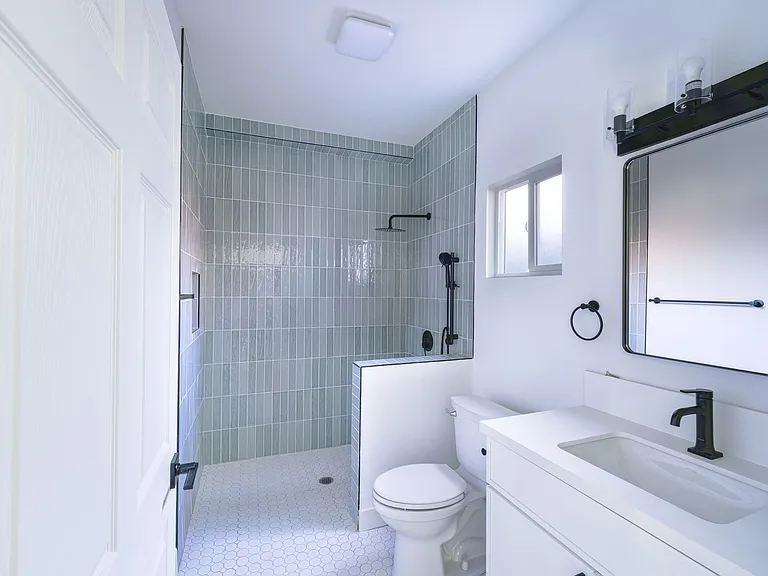 2860 Webster Ave — Photo 14