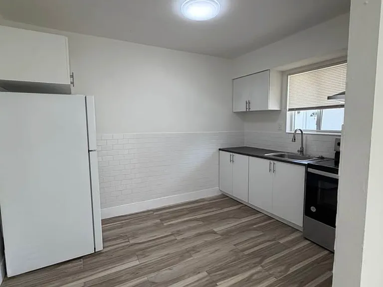 120 NE 55th St #4 — Photo 3