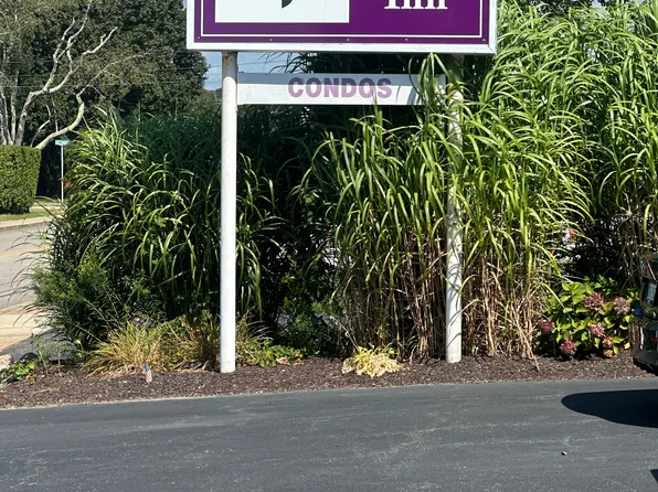 53 Winnapaug Rd #8, Westerly, RI 02891