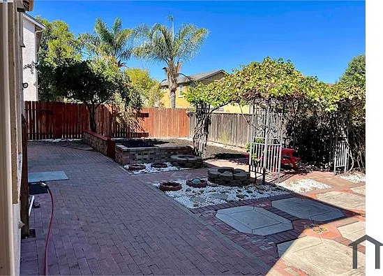 821 Tulare Dr — Photo 27