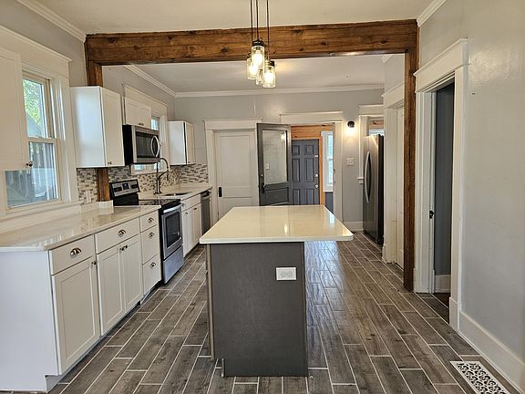3rd image of 610 N Main St