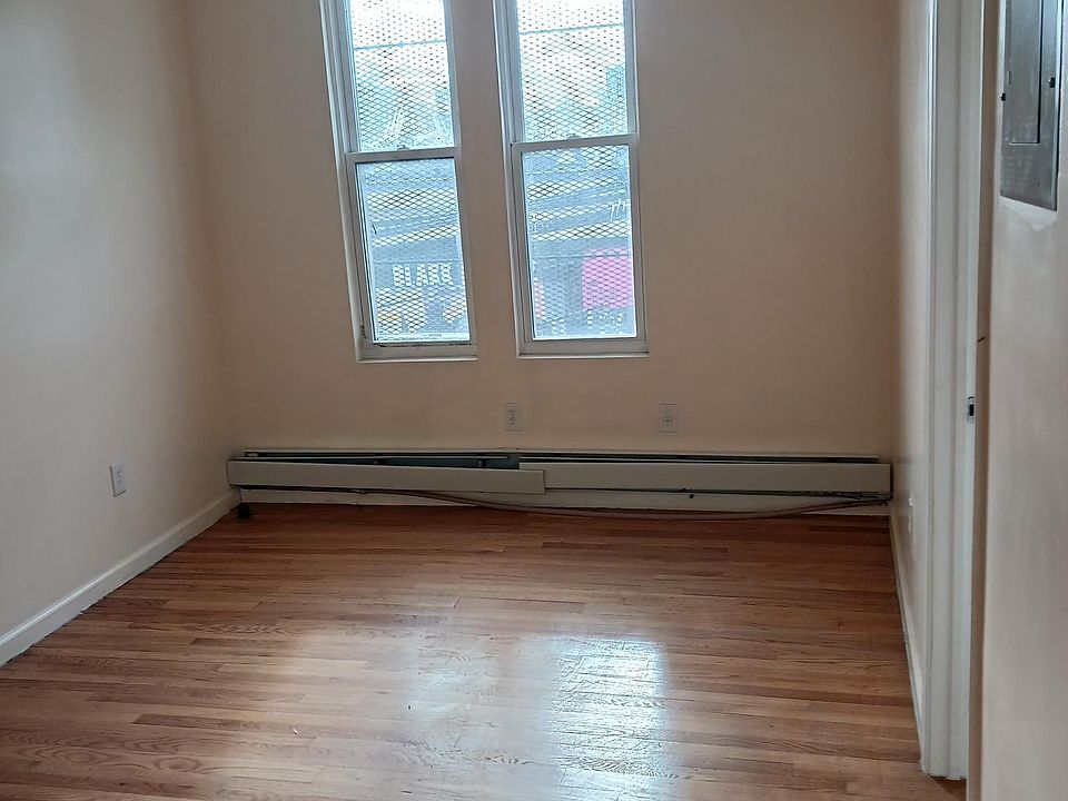 1st image of 709 E 226th St #2