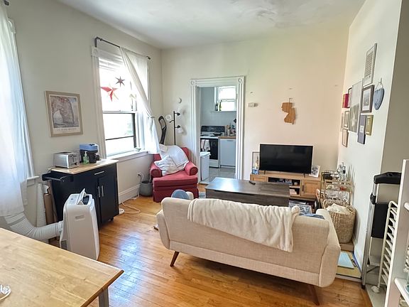 3rd image of 119 Park St APT 9
