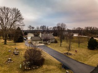 S71W32416 Meadow Ct, Mukwonago, WI 53149