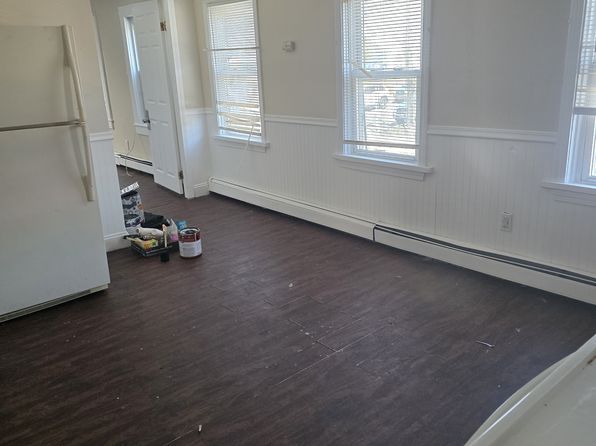 702 Dexter St Floor 1