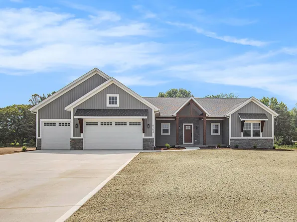 6194 Fennview Dr, Fennville, MI 49408