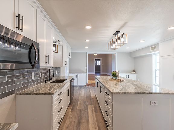 4th image of 601 N Avenue G