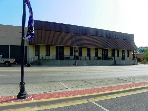 3rd image of 207 E Frank Ave