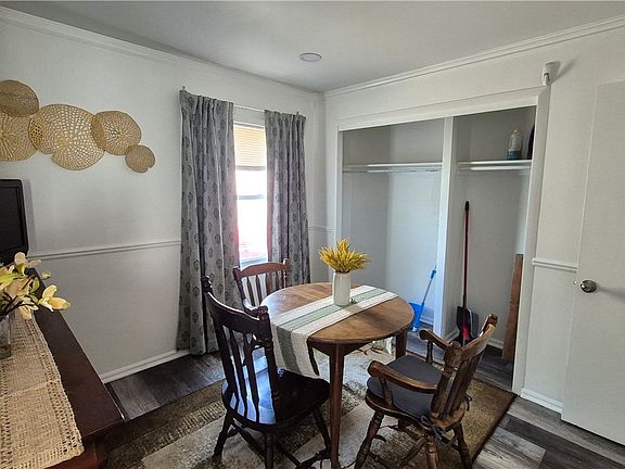5th image of 513 Henry St
