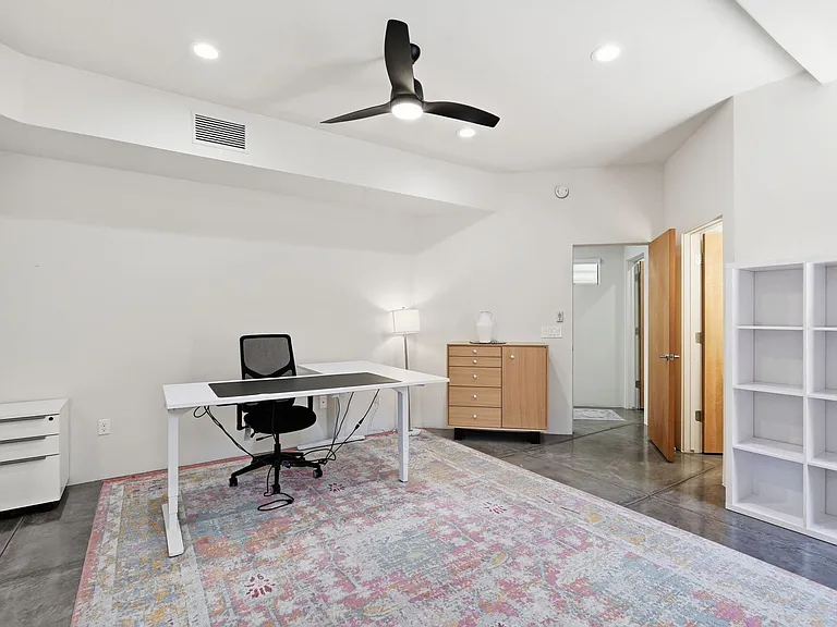 3225 E 3rd St — Photo 22