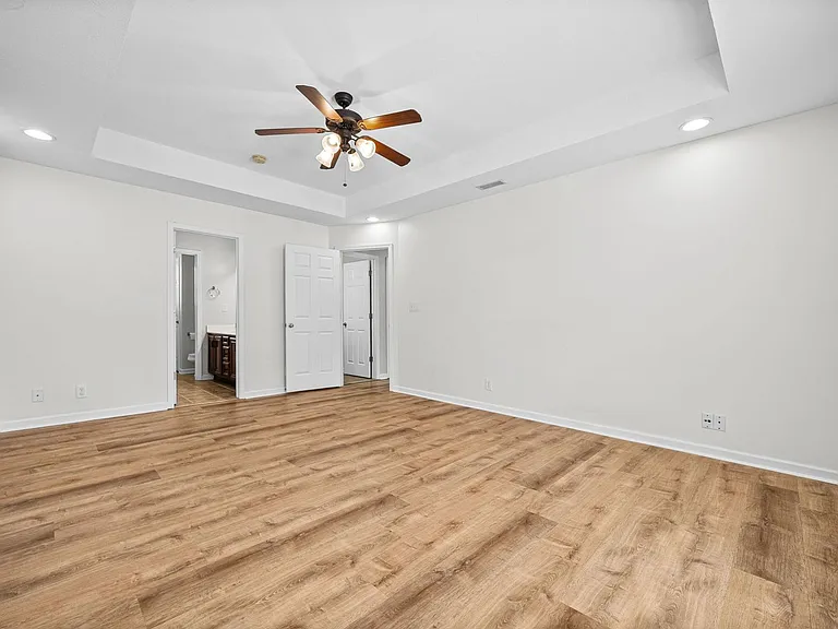 3569 Southwood Dr — Photo 21