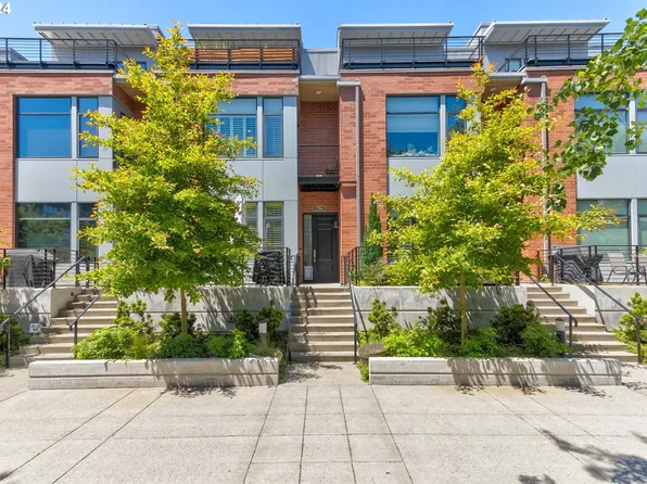 1704 NW Riverscape St, Portland, OR 97209