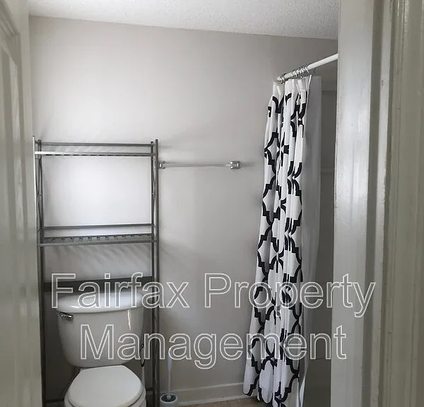 301 E Lawson St #D — Photo 12