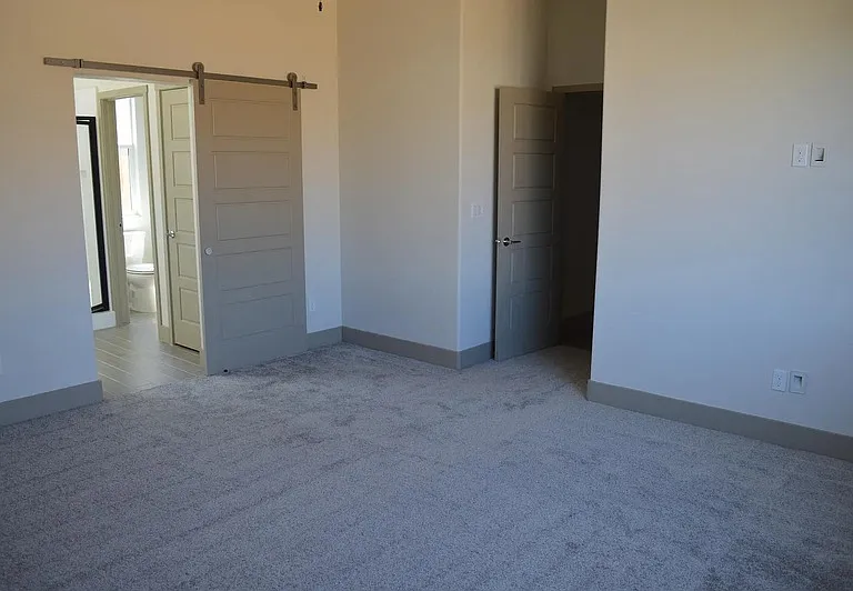 2430 Bastidas Dr — Photo 29
