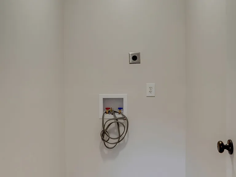 5413 Country Dr — Photo 17