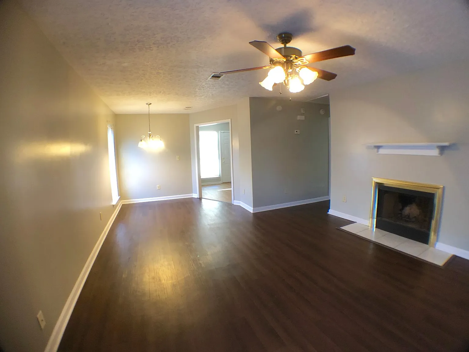 3 bed, 1351 sqft, $1,300 — Photo 3