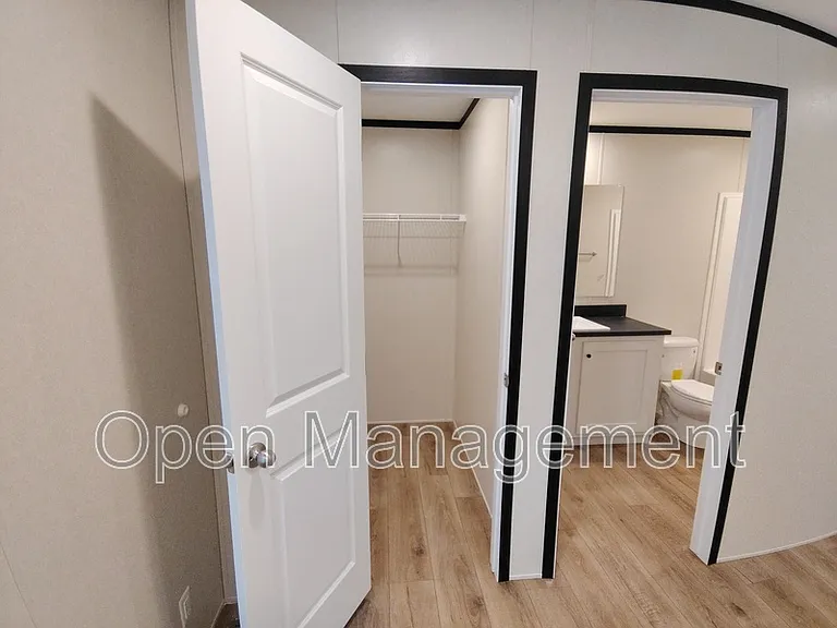 136 Erin Ln — Photo 15